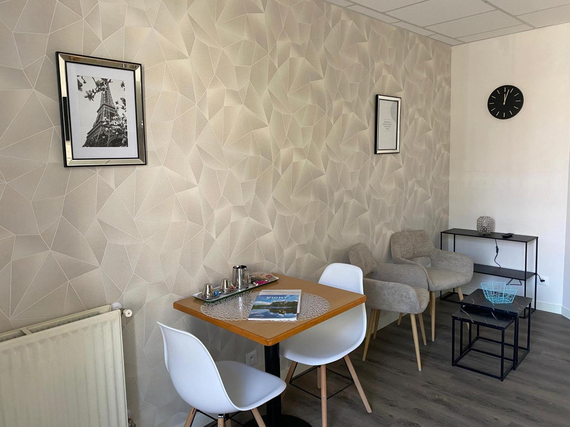 Residence Vendome Vichy Room photo